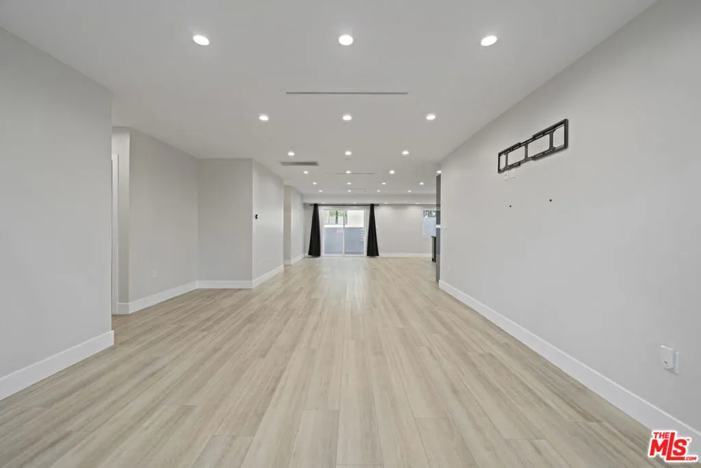 17443 Valerio Street, Van Nuys, California 91406 home-pic-3